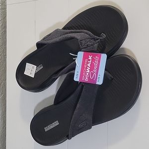NWT Skechers GoWalk washable black flip flop sandals